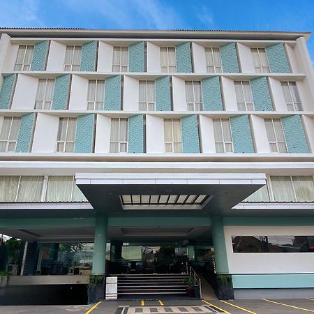 Luxury Malioboro Hotel Yogyakarta Bagian luar foto