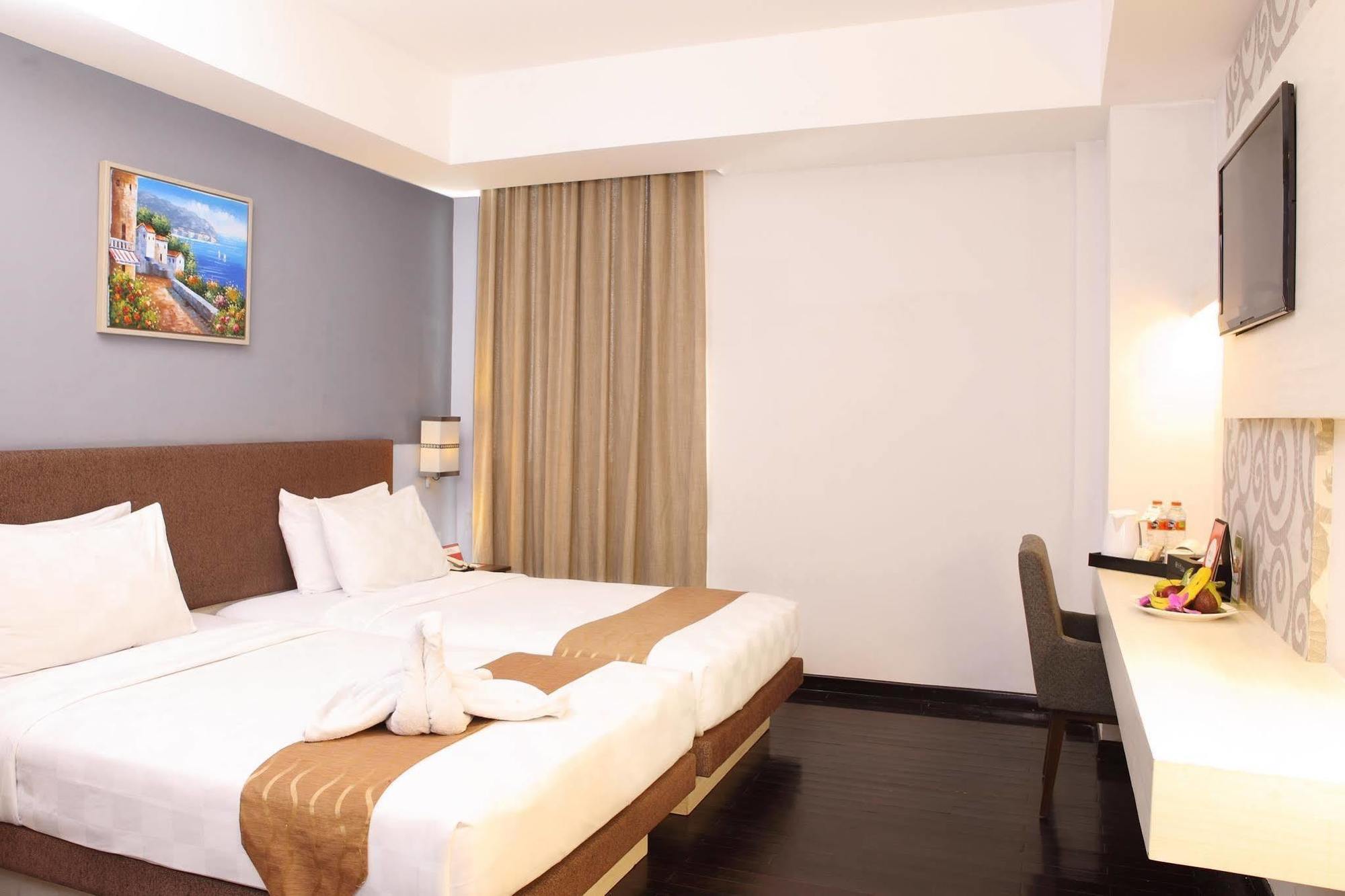 Luxury Malioboro Hotel Yogyakarta Bagian luar foto