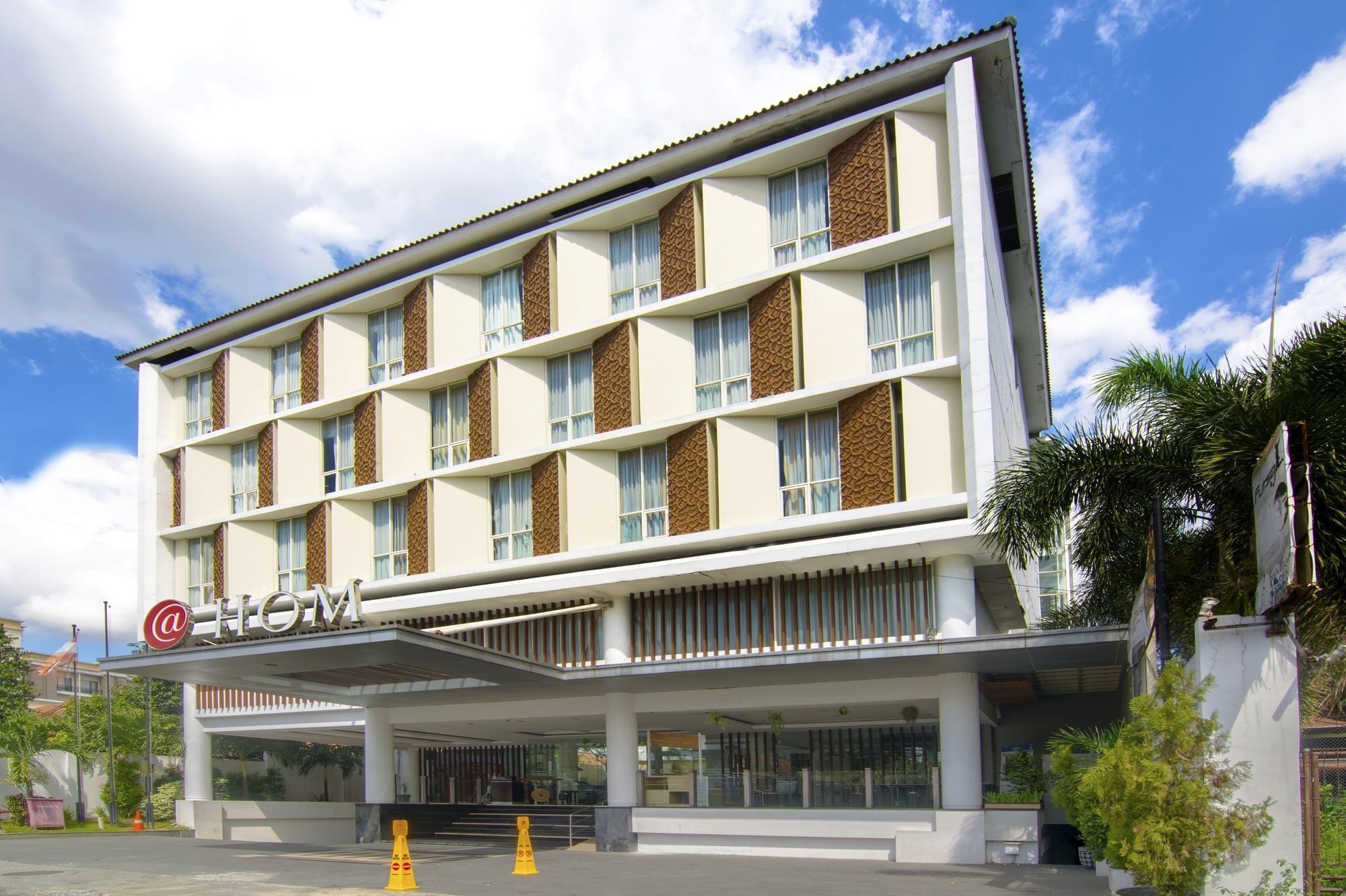 Luxury Malioboro Hotel Yogyakarta Bagian luar foto