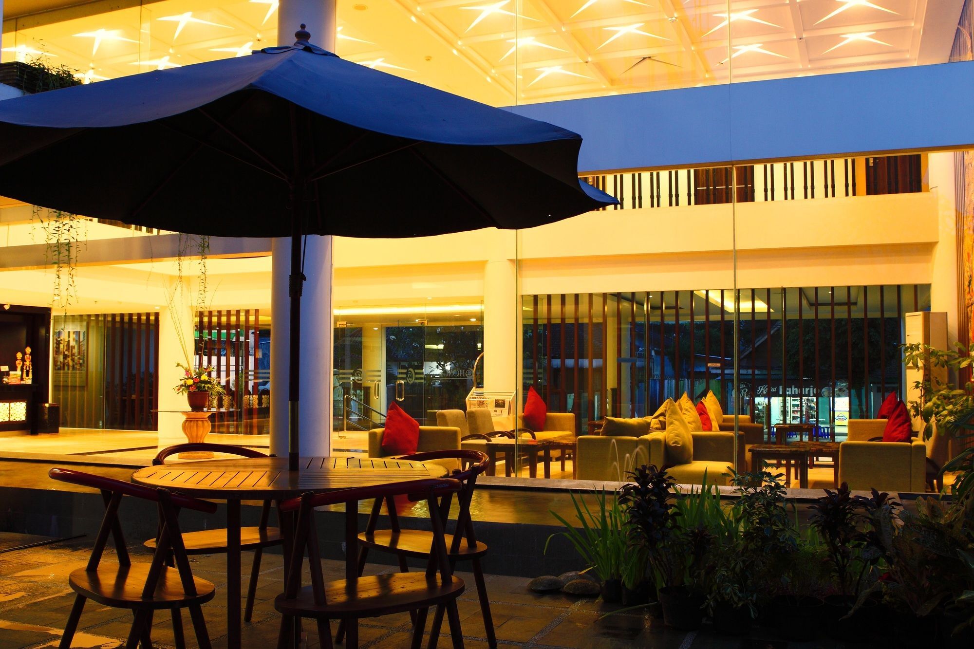 Luxury Malioboro Hotel Yogyakarta Bagian luar foto