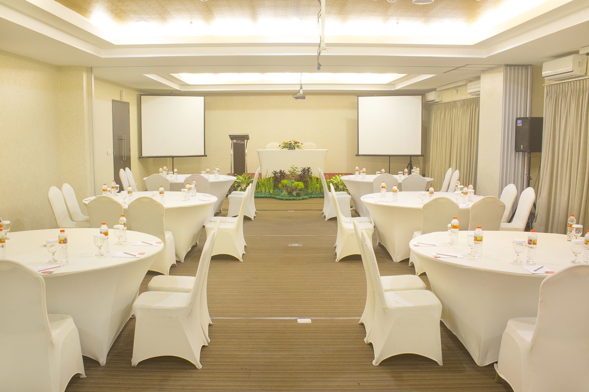 Luxury Malioboro Hotel Yogyakarta Bagian luar foto