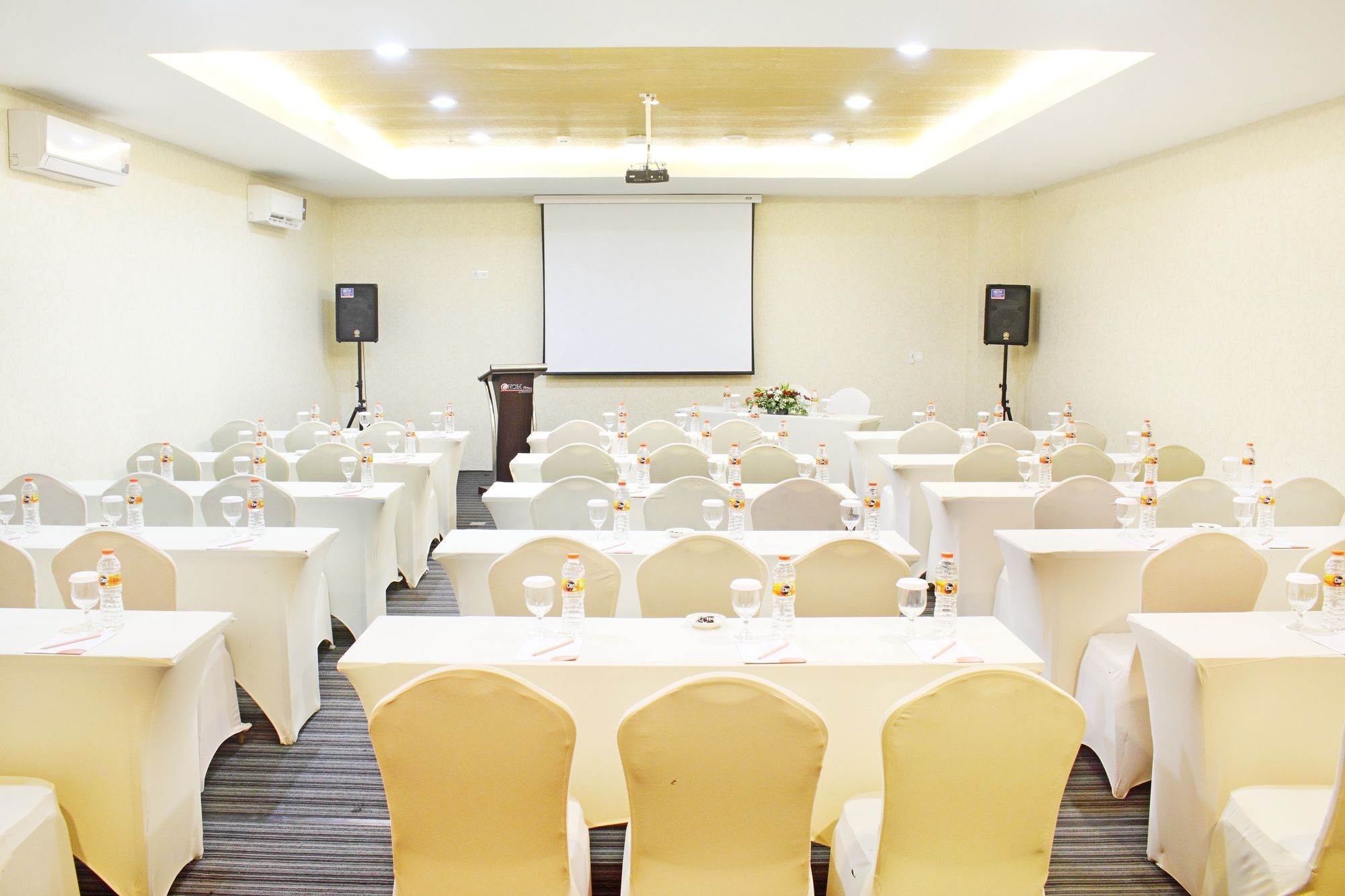 Luxury Malioboro Hotel Yogyakarta Bagian luar foto