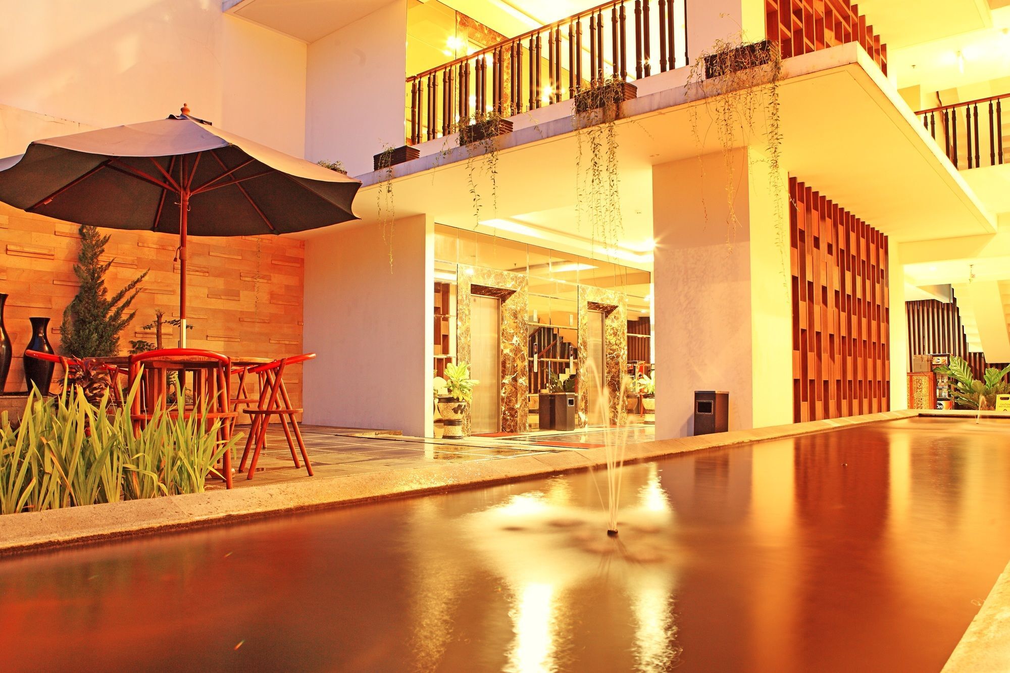 Luxury Malioboro Hotel Yogyakarta Bagian luar foto